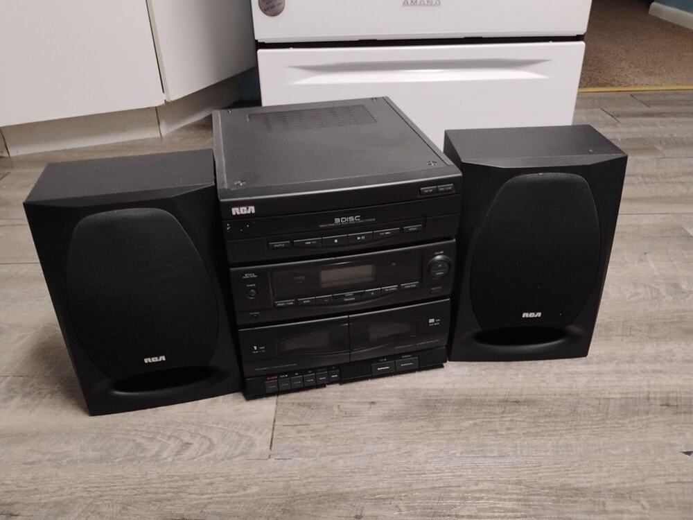RCA RP-9316A Compact 3-Disc Stereo System Dual Cassette AM/FM pre-owned